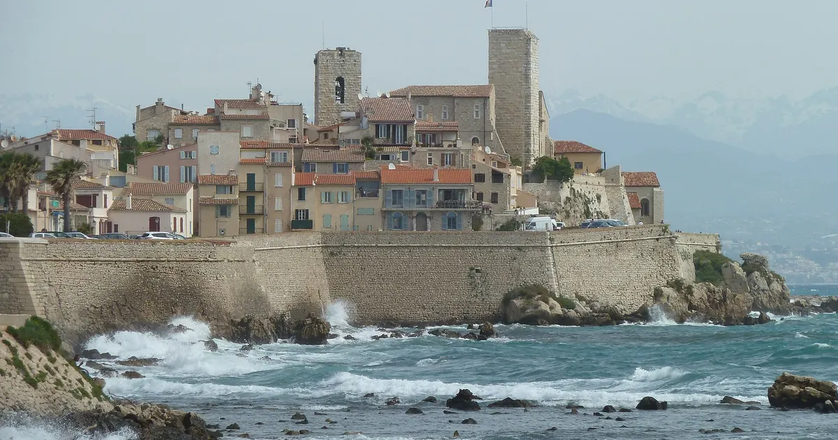 Risques et diagnostics obligatoires à Antibes : préparer son dossier immobilier — Antibes